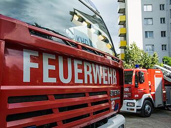 In der Nacht zum Montag ist es in Hof zu einem Brand gekommen. Zwei Personen wurden leicht verletzt. Symbolbild: pixabay.com