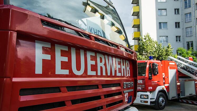 In der Nacht zum Montag ist es in Hof zu einem Brand gekommen. Zwei Personen wurden leicht verletzt. Symbolbild: pixabay.com