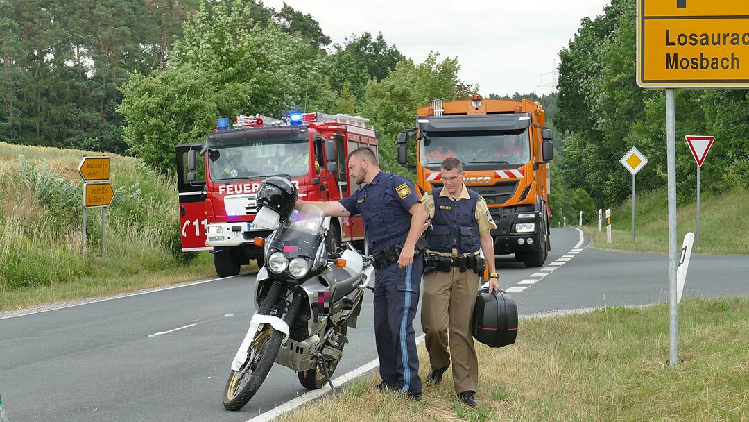 Missglückter Überholvorgang im Kreis Neustadt/Aisch: Motorradfahrer schwer verletzt