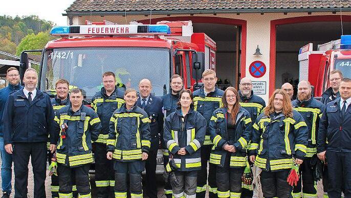 Lob für die bestandene Leistungsprüfung erhielten: André Pöhlmann, KBI Yves Wächter, Paul Altmann, René Wastrack, Jannik Nöske, Kathrin Seuß-Laaber, Alexander Laaber, Julian Pawlowski, Cynthia Weith, Kai Ehrhardt, Romy Röttgen, Tobias Herrmann, Va...