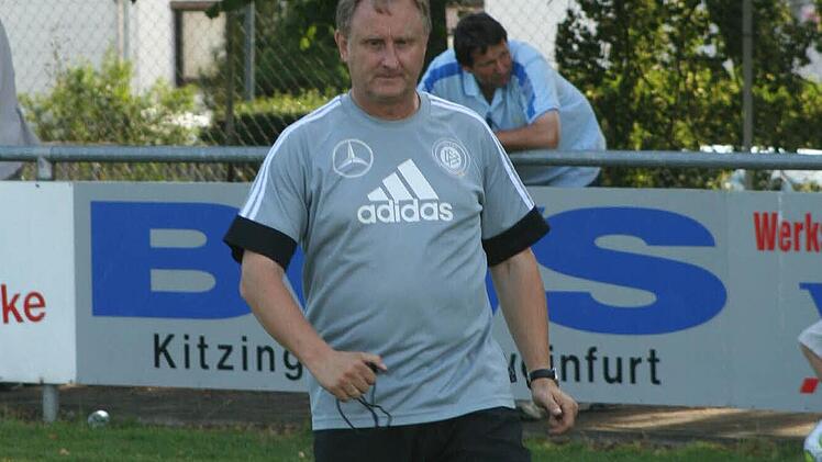 Raimund Eichelbrönner ist auf dem Platz des SSV Kitzingen kein Unbekannter. Mit dem DFB-Mobil gastierte er bereits dort. Foto: Gerd Ludwig