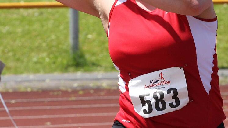 Tanja Köhler vom TSV Münnerstadt freute sich nicht nur über den Speerwurftitel der Aktiven, sondern auch über einen Versuch auf über 40 Meter.