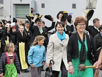 Der Festzug durch den Ort war der Höhepunkt des Kirchweih-Sonntags.