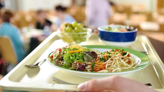 Die Sch&uuml;lerverpflegung an den  Kulmbacher Schulen ist ein hei&szlig;es Eisen. Symbolfoto: Gerhard Seybert, adobe stock