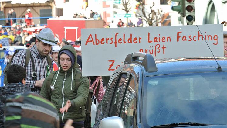 Der Zeiler Gaudiwurm besitzt offenbar Anziehungskraft, die Abersfelder Jugend war dabei.
