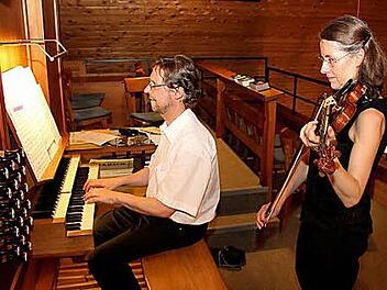 Karl-Heinz Böhm zeigte sich als zuverlässiger Begleiter von Birgit Hablitzel. Foto: Johanna Blum