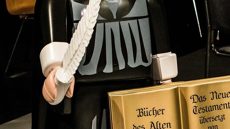 Luther-Figur beim Reformationskonzert in der Coburger ReithalleFoto: Jochen Berger