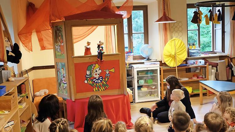 ... Zaubershow und Kasperltheater.