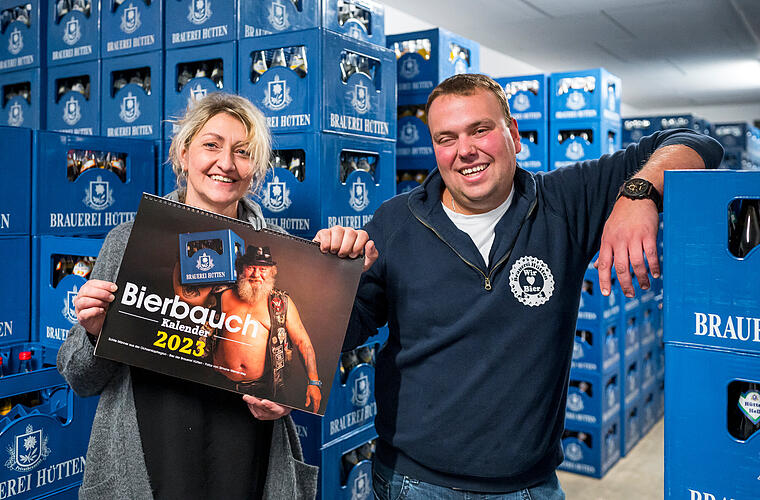 Vom Aprilscherz zum Wampen-Hit: Bierbauchkalender 2023 aus Franken feiert großen Erfolg