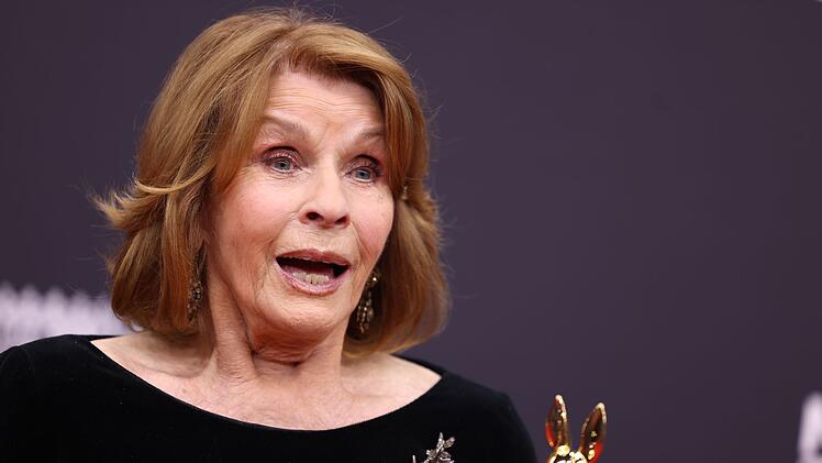 Senta Berger ist aktuell wegen ihres neuen Kinofilms "Ach, diese L&uuml;cke, diese entsetzliche L&uuml;cke" in aller Munde.