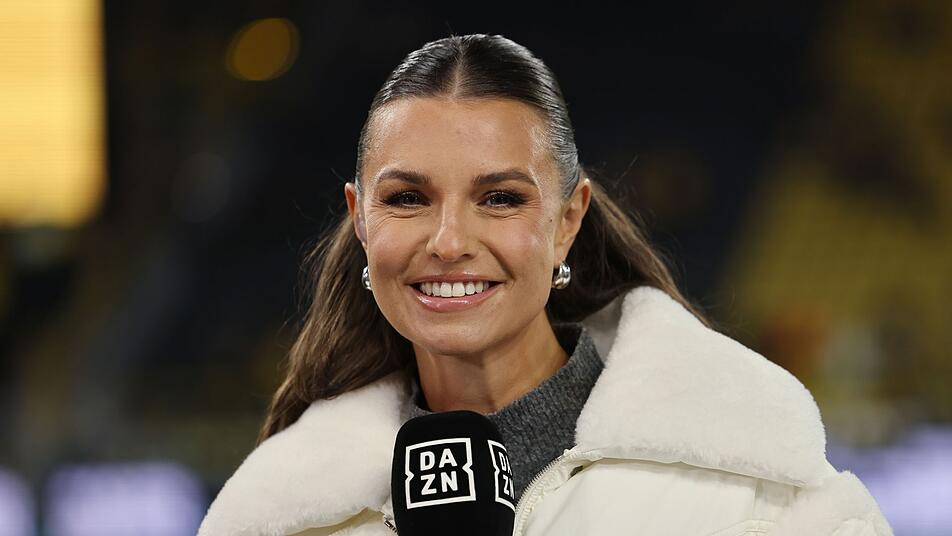 Laura Wontorra Zeigt Sich Verliebt Im Urlaub Laura Wontorra Zeigt Sich Verliebt Im Urlaub
