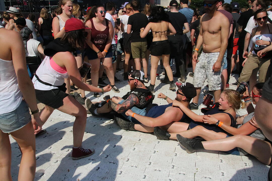 Halbnackt oder im Kostüm: Stimmung bei RIP 2017