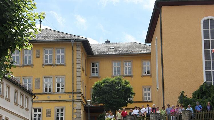 Das "Haus für Kinder St. Michael" war einst ein Stadtschloss, später wurde das über 250 Jahre alte Gebäude dann als Schule genutzt. Seit Anfang der 70er Jahre ist dort der evangelische Kindergarten untergebracht. Foto: Veronika Schadeck