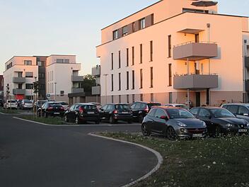 Die Neubaumaßnahme in der Friedhofstraße, das größte je von der Wohnungsbaugenossenschaft Hammelburg erstellte Projekt, ist seit gut einem Jahr fertiggestellt und vermietet.  Foto: Winfried Ehling