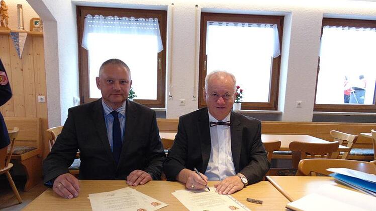 Die erweiterte Städtepartnerschaft wurde unterzeichnet.