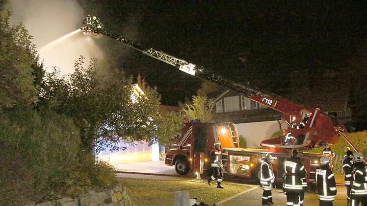 Brand einer Lagerhalle in Autenhausen am Sonntagmorgen Foto: Michael Stelzner