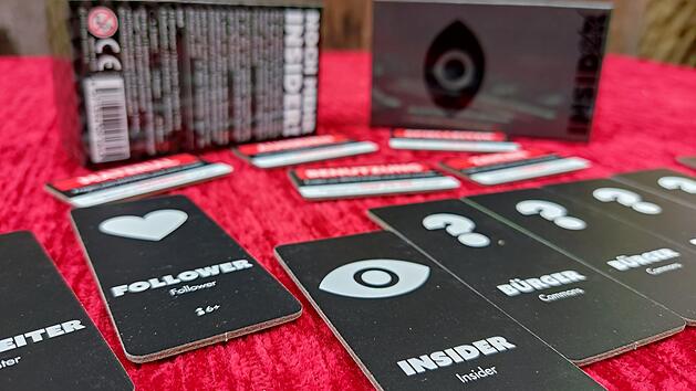 Spiele-Test "Insider Black": Originelle Party-Wortfindespiel von Oink Games