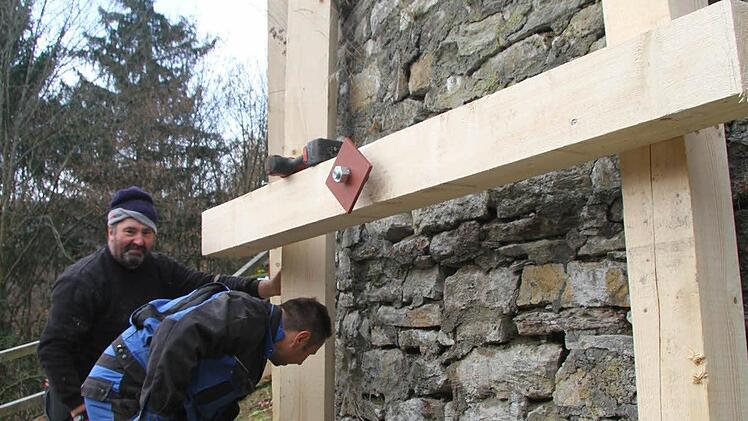 Die Sicherung erfordert auch viel Handarbeit.