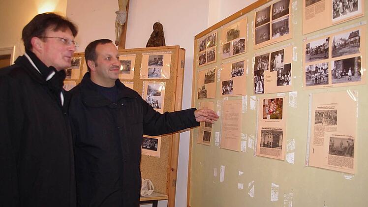 Udo Prell mit Frank Fischer im Gespräch über die Ausstellung.