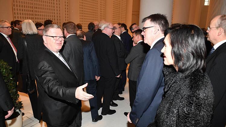 OLG-Präsident Clemens Lückemann begrüßt eintreffende Gäste.Foto: Ronald Rinklef