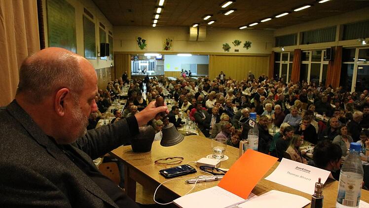 Eindrücke von der Podiumsdiskussion in Stengenroth. Foto: Ralf Ruppert