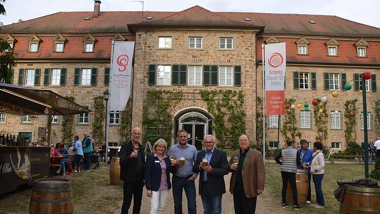 Das Salinenfest ist eröffnet. Unser Bild zeigt Oberbürgermeister Kay Blankenburg, Museumsleiterin Annette Späth, den neuen Festwirt Markus Sammeter, Bürgermeister Thomas Leiner und Kulturreferent Peter Weidisch. Foto: Peter Rauch