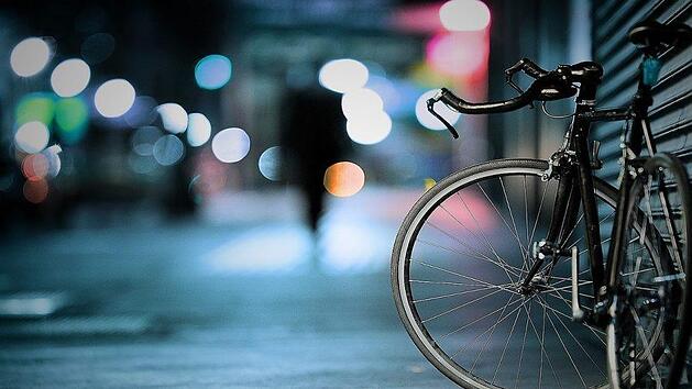 Betrunken Fahrradfahren kann  sehr teuer werden - und sogar den F&uuml;hrerschein kosten.  Foto: pexels.com