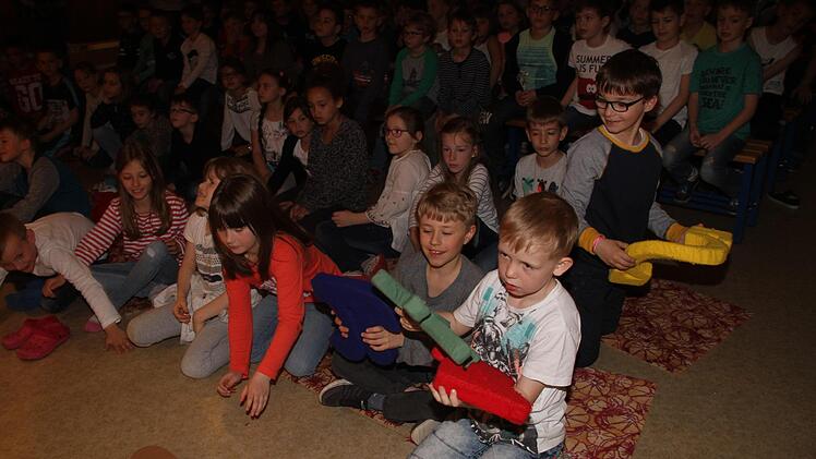 Auch Buchstaben in fremden Sprachen werden vorgestellt. Foto: Gerda Völk