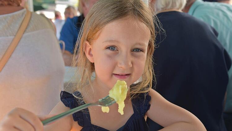Hélène Terranz genoß sichtlich "Kloß mit Soß".Foto: Gabi Arnold