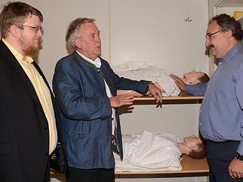 Über die Ausbildung in der Altenpflege diskutierten FDP-Bundestagskandidat Stefan Wolf und FDP-Landesvorsitzender Albert Duin (von links) mit dem Leiter der BRK-Altenpflegeschule Stadtsteinach, Peter Johann. Foto: Dagmar Besand