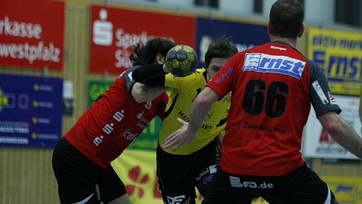 Der HSC 2000 Coburg verkürzte am Samstagabend erneut den Abstand zum Spitzenreiter der 3. Handball-Liga Süd. Foto: Iris Bilek