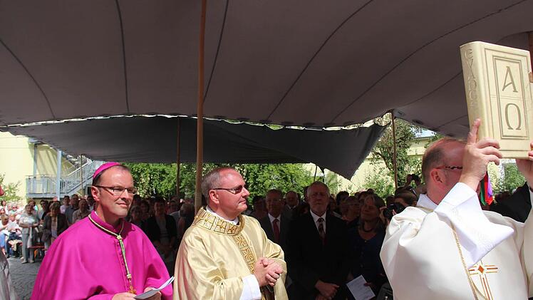 Einzug von Abt Urban Federer (links) und Kilian Kemmer. Foto: Johanna Blum