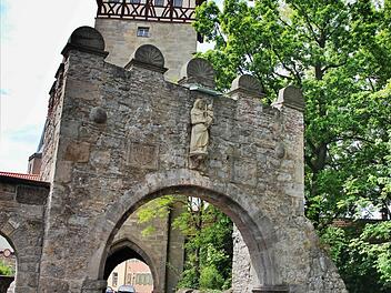 Historische Autos vor historischer Kulisse: Am 13. Mai kommt die Sachs-Franken-Classic durch Münnerstadt. Foto: Heike Beudert