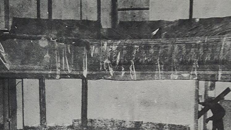 Mai 1972: Die Samtsitze sind aus dem Zuschauerraum geräumt, es wird mit Pressluftbohrer und Pickel gearbeitet.Foto: CT-Archiv / Künstner