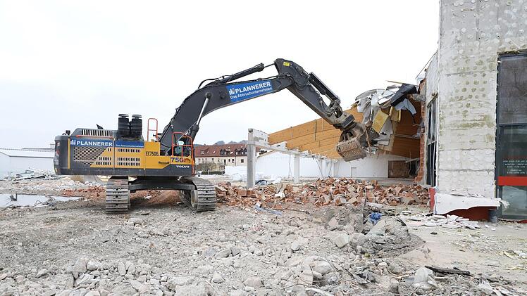 Viel ist vom ehemaligen Hagebaumarkt in der Siechenangerstraße nicht mehr zu sehen. Foto: Marian Hamacher