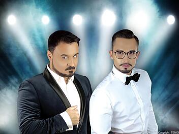 Toni Di Napoli und Pietro Pato singen in der Pfarrkirche in Oberthulba mit dem Publikum bekannte Lieder. Foto: Christian Wei&szlig;kirchen