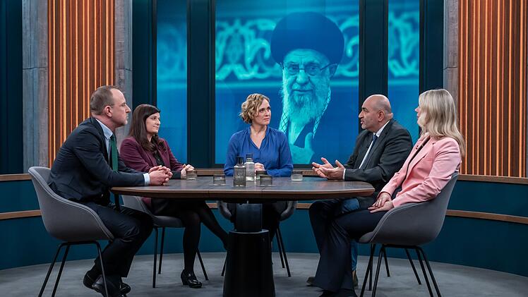 Caren Miosga sprach am Sonntagabend mit ihren G&auml;sten &uuml;ber den Tod Ali Chameneis.