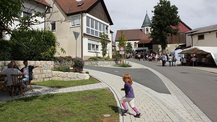 Dorfplatz und Durchgangsstraße von PoxdorfArchivfoto: Barbara Herbst