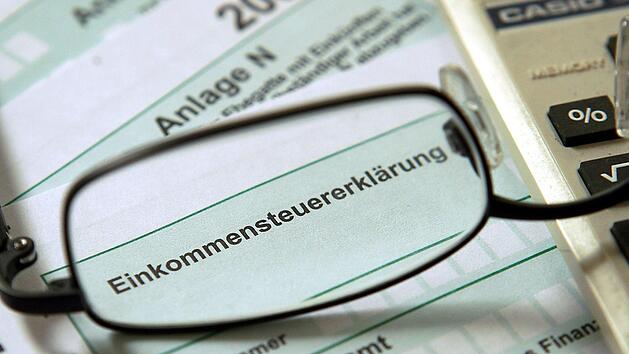 Folgt nach dem großen Glück der große Finanzschock?  Rund um die Sendung "Zuhause im Glück" gibt es Diskussionen darum, ob die kostenlos erhaltenen Renovierungsleistungen einkommenssteuerpflichtig sind.