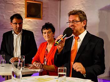 Fordert schnelles Ínternet für alle und flächendeckende Mobilfunkversorgung nach 5-G-Standard: Rainer Ludwig von den Freien Wählern (rechts). Mit im Bild Inge Aures (SPD) und Martin Schöffel (CSU).Foto: Matthias Hoch