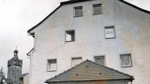Das ehemalige Kommunbrauhaus in der Steggasse (unser Foto stammt aus dem Jahr 1995) beherbergte einst auch die Stadtwaage und bis Ende der 80er Jahre eine Textilreinigung.  Foto: FT-Archiv