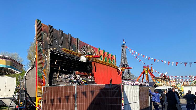 Feuer auf N&uuml;rnberger Volksfest: Brand in Losbude