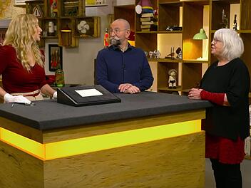 Verkäuferin Mechthild hoffte in der Mittwochsausgabe der ZDF-Trödelshow "Bares für Rares", dass ihre Autogramme "echte Raritäten" sind.