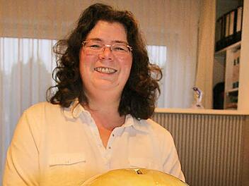 Die medizinische Fachangestellte Christina Stickler hat in der Arztpraxis von Michael Rühlemann in Neuses die Gebühr eingezogen. Das ist nun vorbei. Foto: Sonja Adam