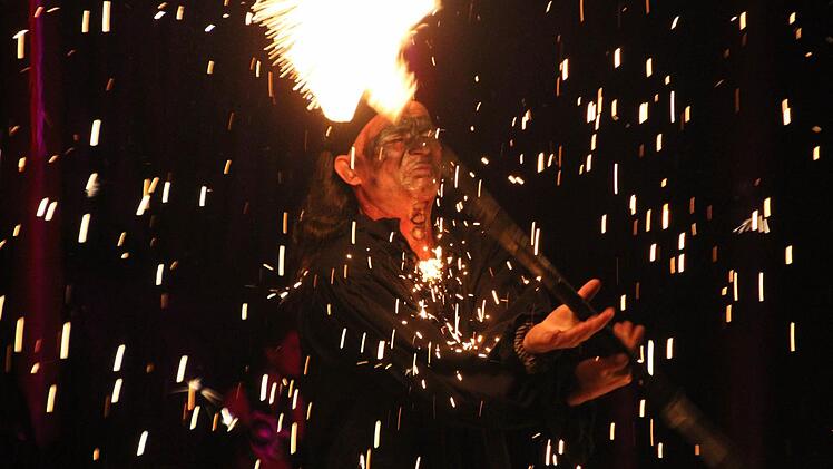 Bei Claus Graber vom "Feuercircus Mimikry" springt der Funke über.