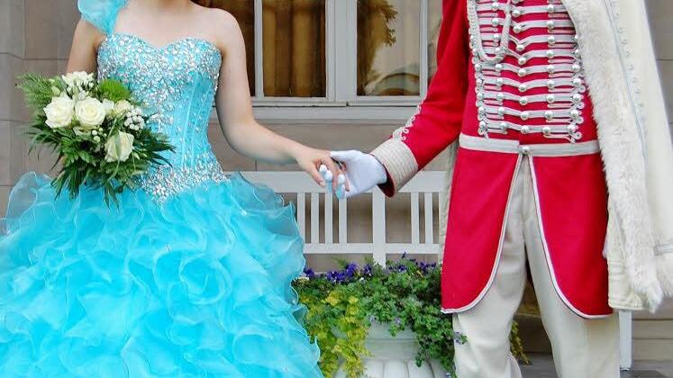 Quellenkönigin Victoria Brath (20) und ihr Fürst Ferenc II. Rakoczy alias Timo Baier Foto: Sigismund von Dobschütz