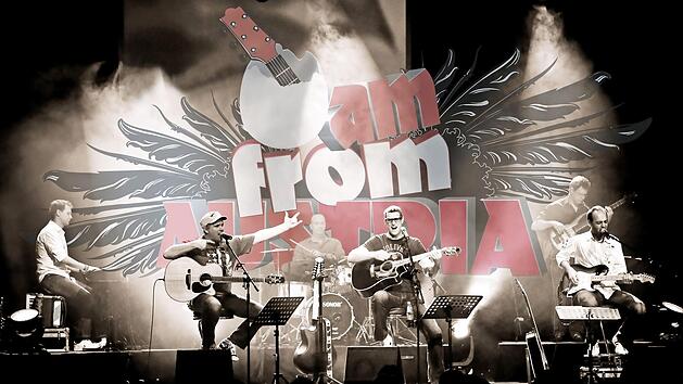 Haben den Austropop mit der Muttermilch aufgesogen: die Musiker von "I am from Austia" auf der B&uuml;hne Foto: Friiedmann