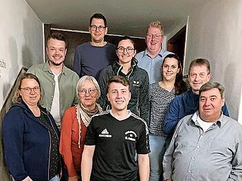 Die anwesenden Mitglieder der neuen Vorstandschaft(v.l.): Marion Schneider, Dominik Hepp, Elke Pratsch, Stefan Mildenberger, Maximilian Hofmann, Anna Grübel, Nicolas Ebert, Mirjam Pratsch, Jörgen Hellmuth, Hubert Matz.