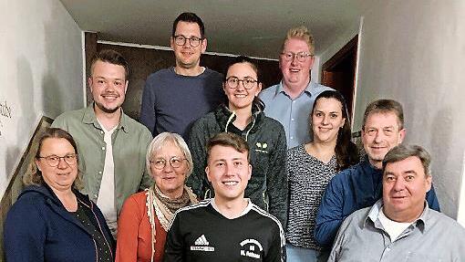 Die anwesenden Mitglieder der neuen Vorstandschaft(v.l.): Marion Schneider, Dominik Hepp, Elke Pratsch, Stefan Mildenberger, Maximilian Hofmann, Anna Grübel, Nicolas Ebert, Mirjam Pratsch, Jörgen Hellmuth, Hubert Matz.
