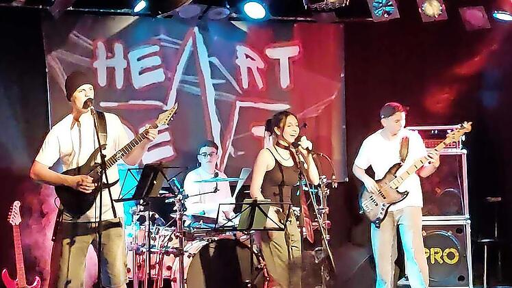 Heartbeat (bestehend aus S&auml;ngerin Hanna Zehe aus Hausen bei Schonungen, Louis Schricker, Gitarre/Gesang, aus Westheim und den beiden Hammelburgern Lukas Strehler, Schlagzeug, und Leon Vierheilig, E-Bass) gibt am Montag, 5. Januar, ein Konzert im M...